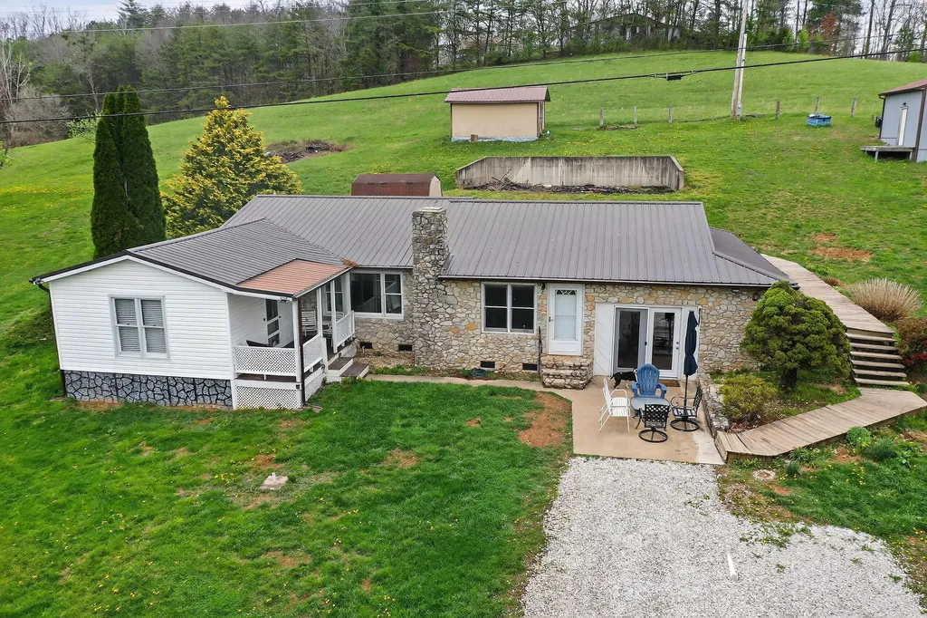 1341 State Highway 772 Ezel KY 41425