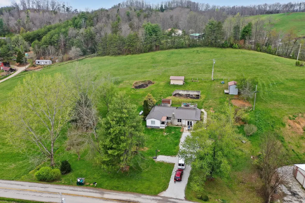 1341 State Highway 772 Ezel KY 41425