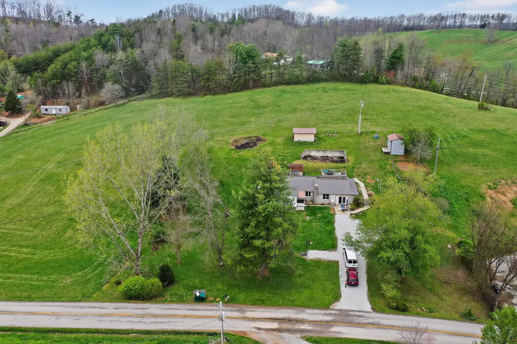 1341 State Highway 772 Ezel KY 41425