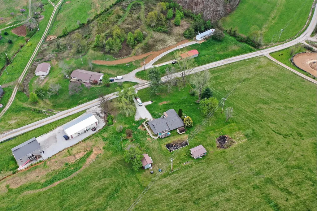 1341 State Highway 772 Ezel KY 41425