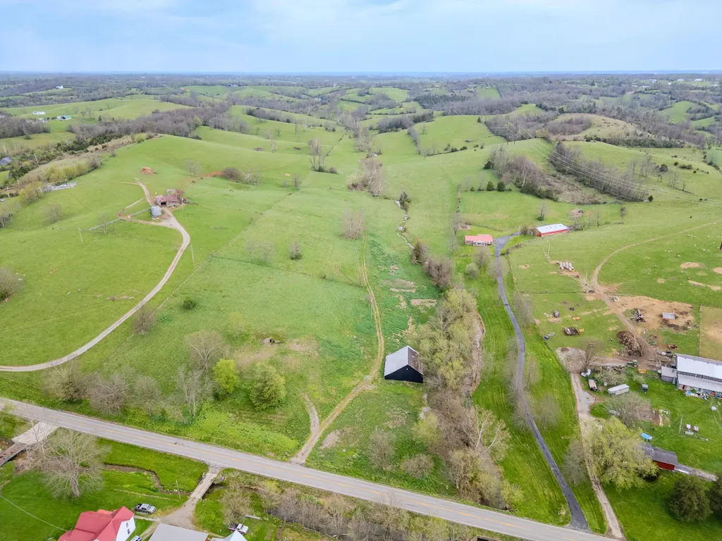 2996/3056 Irvine Road Winchester KY 40391