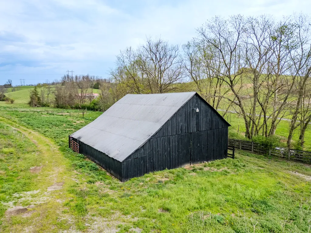 2996/3056 Irvine Road Winchester KY 40391