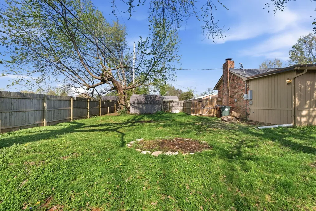 105 Queensway Drive Versailles KY 40383
