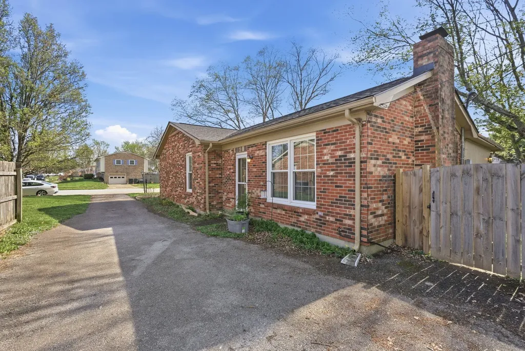 105 Queensway Drive Versailles KY 40383
