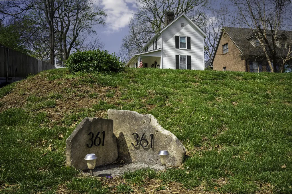 361 S Main Street Versailles KY 40383