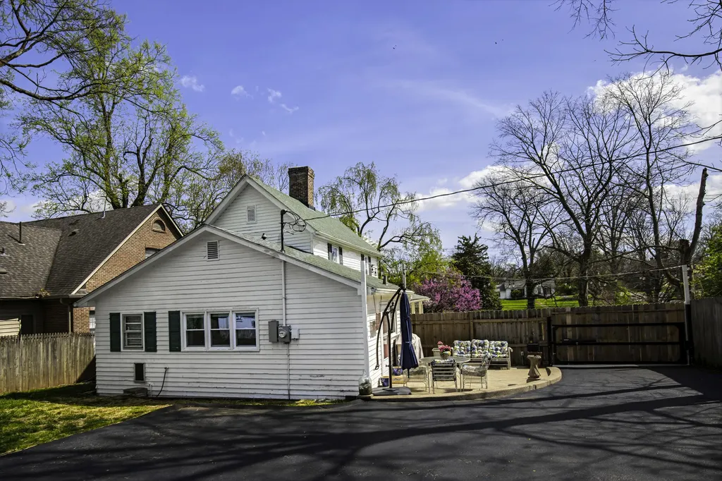 361 S Main Street Versailles KY 40383