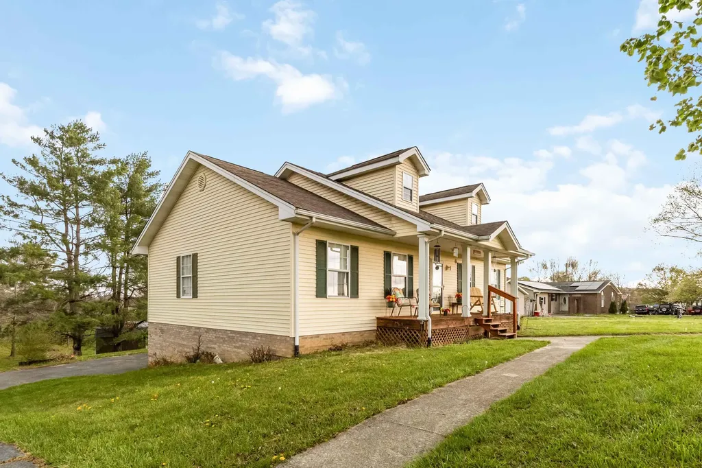158 Pine Grove School Road London KY 40744
