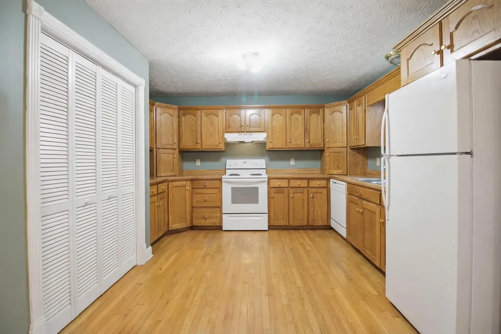 158 Pine Grove School Road London KY 40744
