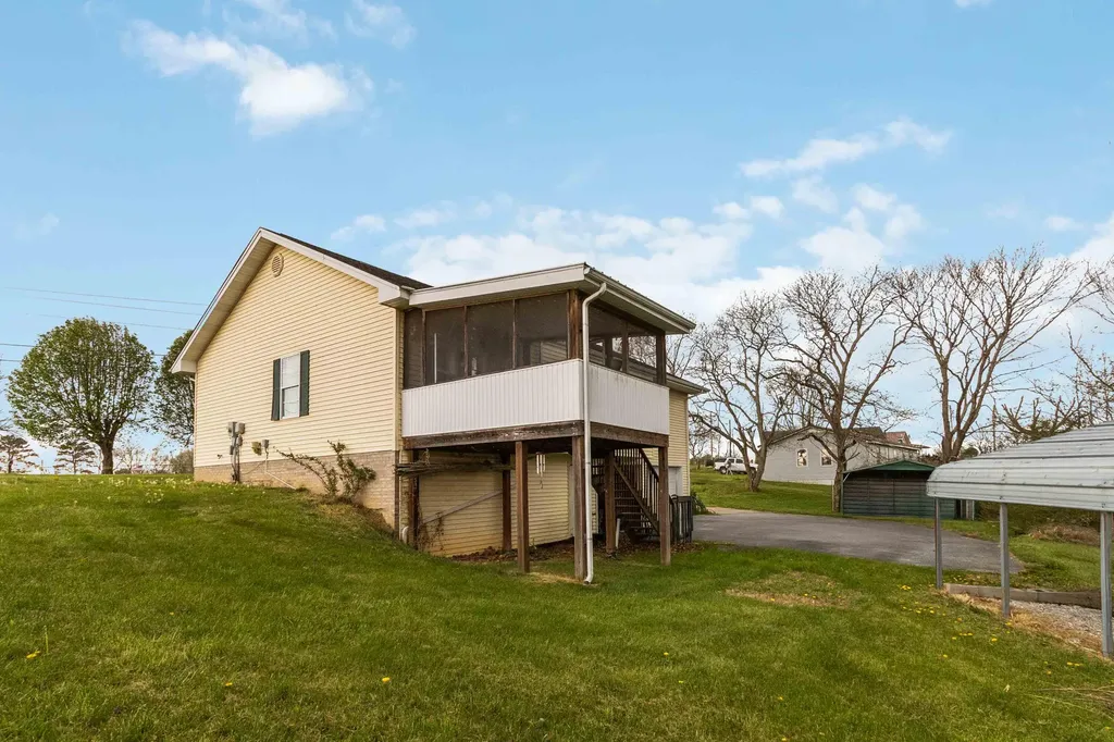 158 Pine Grove School Road London KY 40744