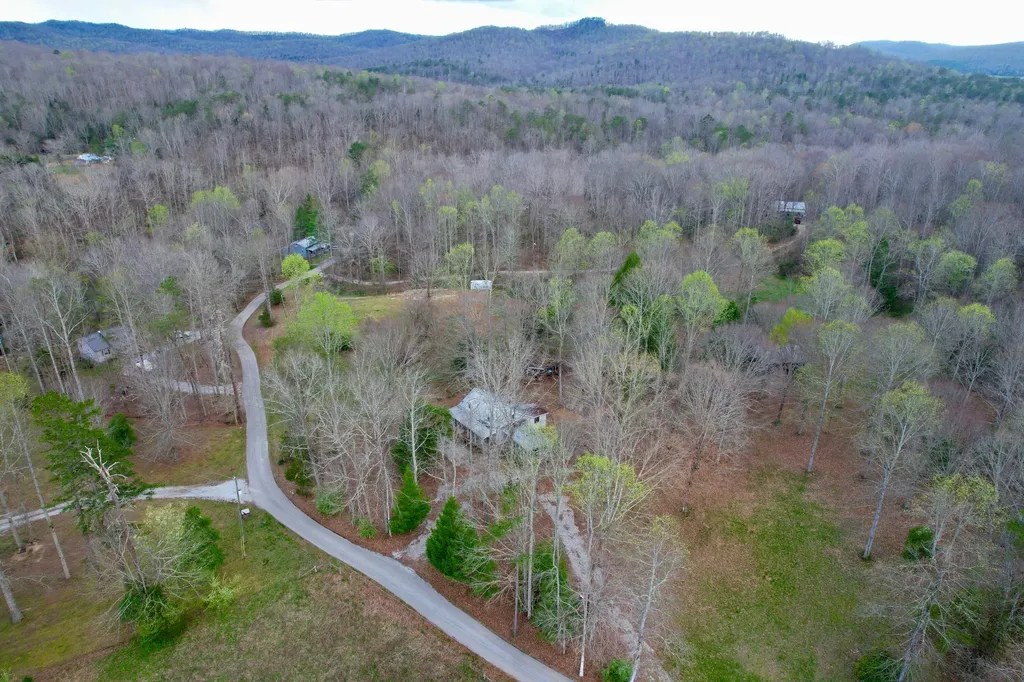 1906 Green Ford Road Monticello KY 42633