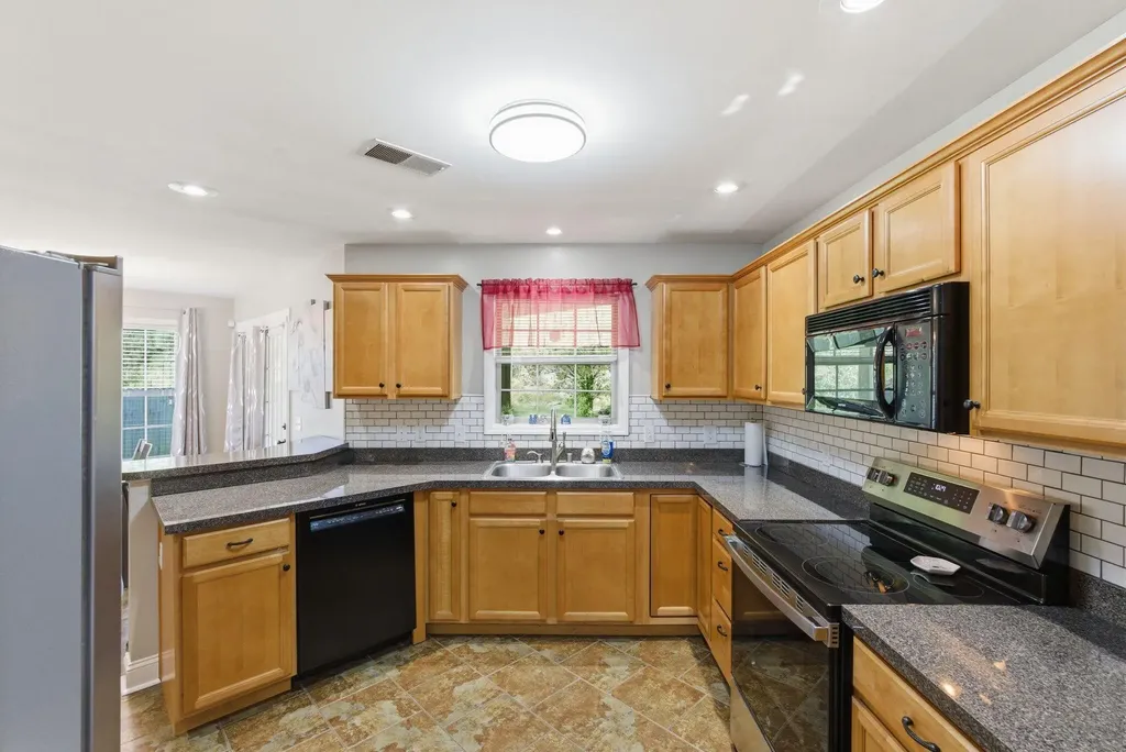 308 Oxford Circle Richmond KY 40475