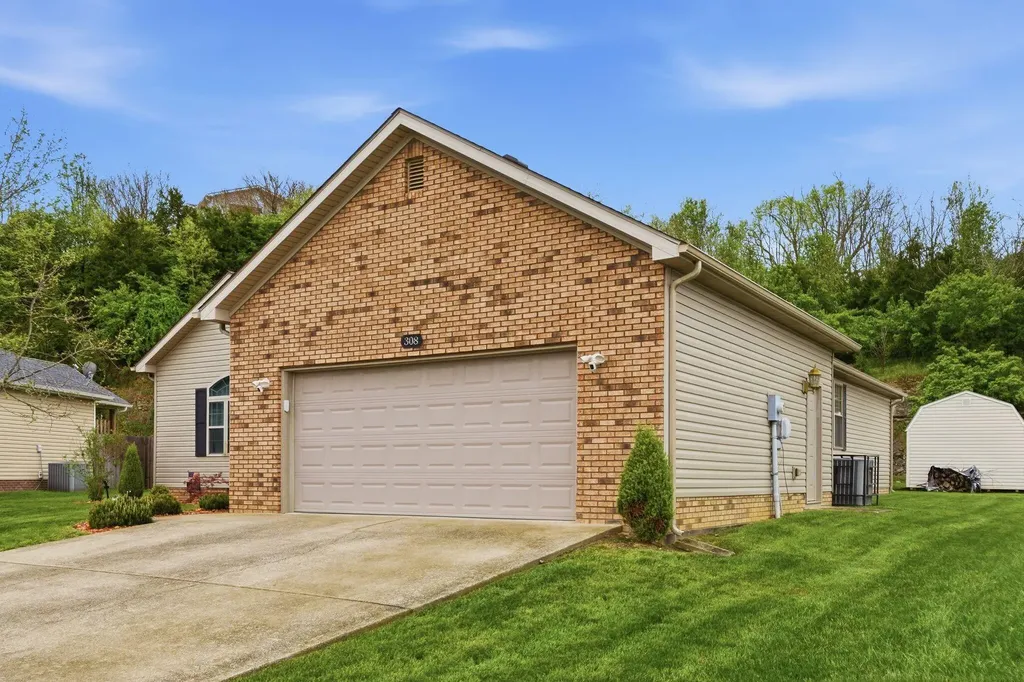 308 Oxford Circle Richmond KY 40475
