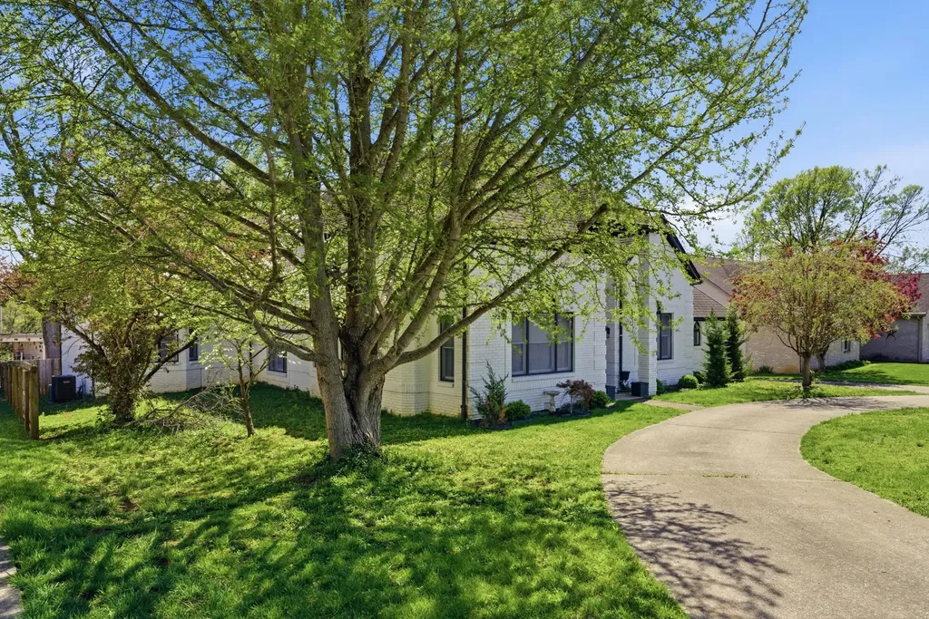 145 S Hill Road Versailles KY 40383