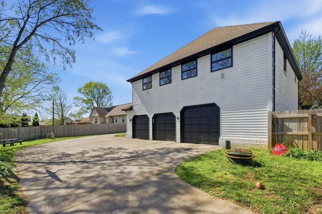 145 S Hill Road Versailles KY 40383