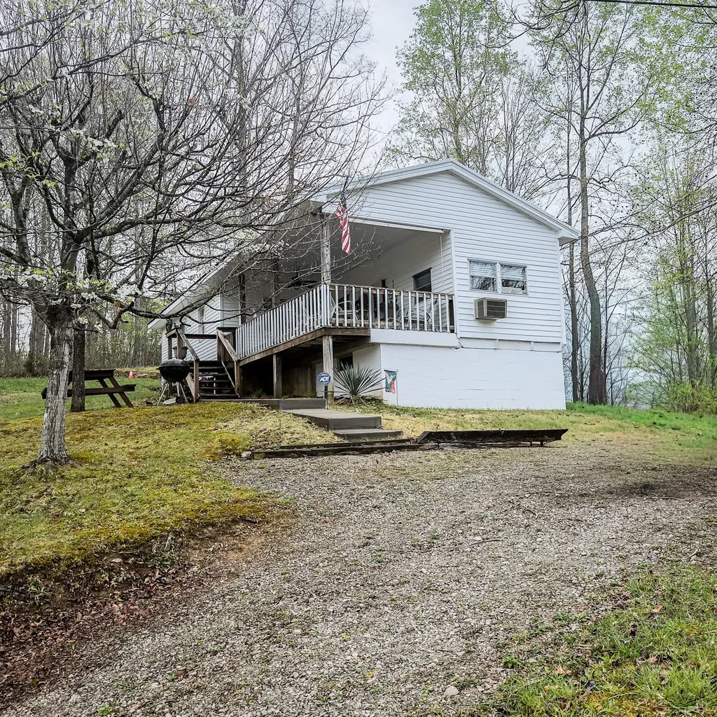 210 Echo Road Bronston KY 42518
