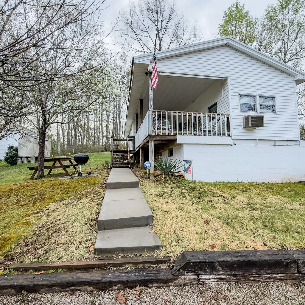 210 Echo Road Bronston KY 42518