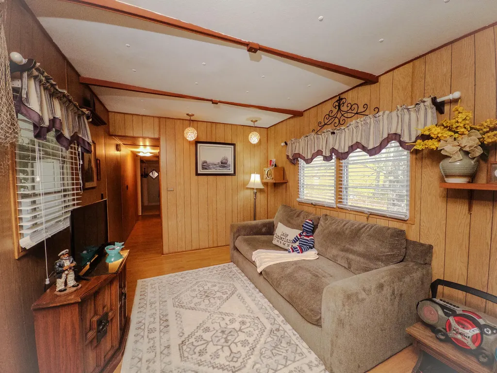 210 Echo Road Bronston KY 42518