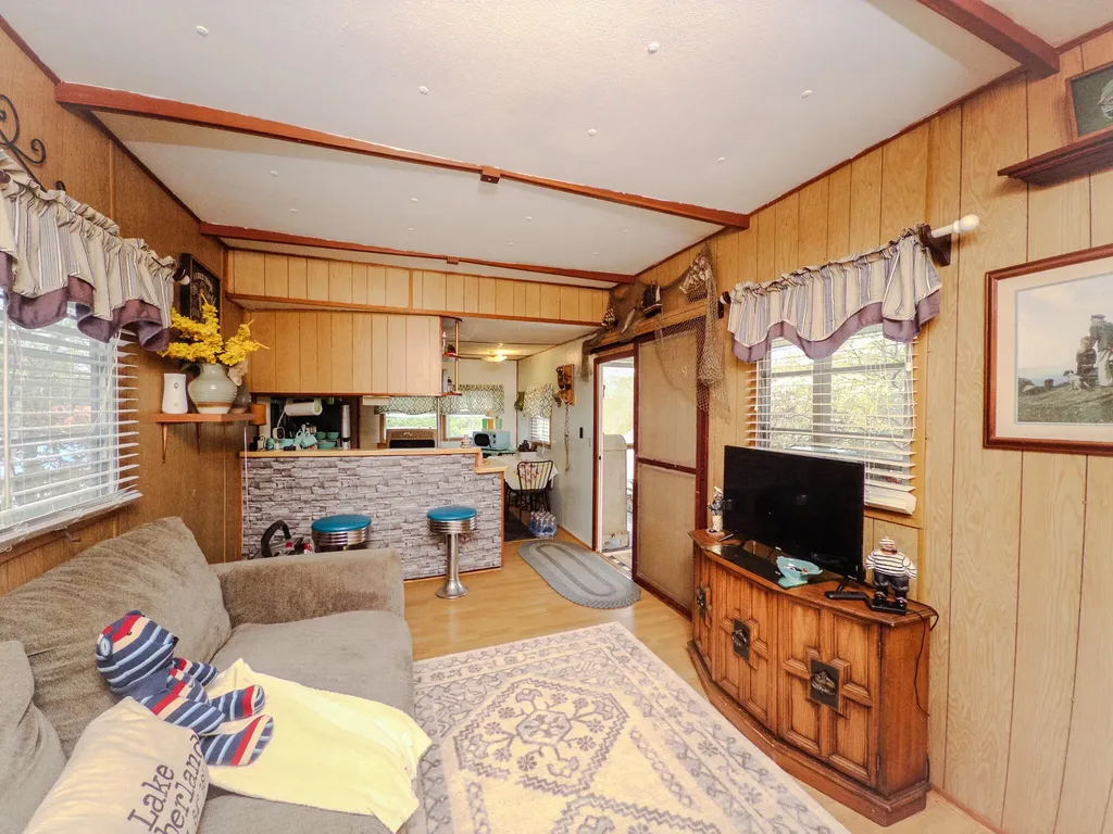 210 Echo Road Bronston KY 42518