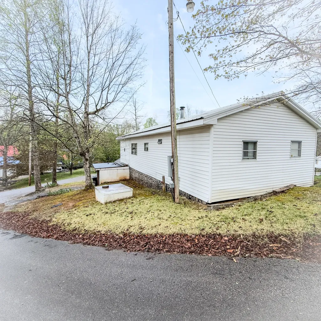 210 Echo Road Bronston KY 42518
