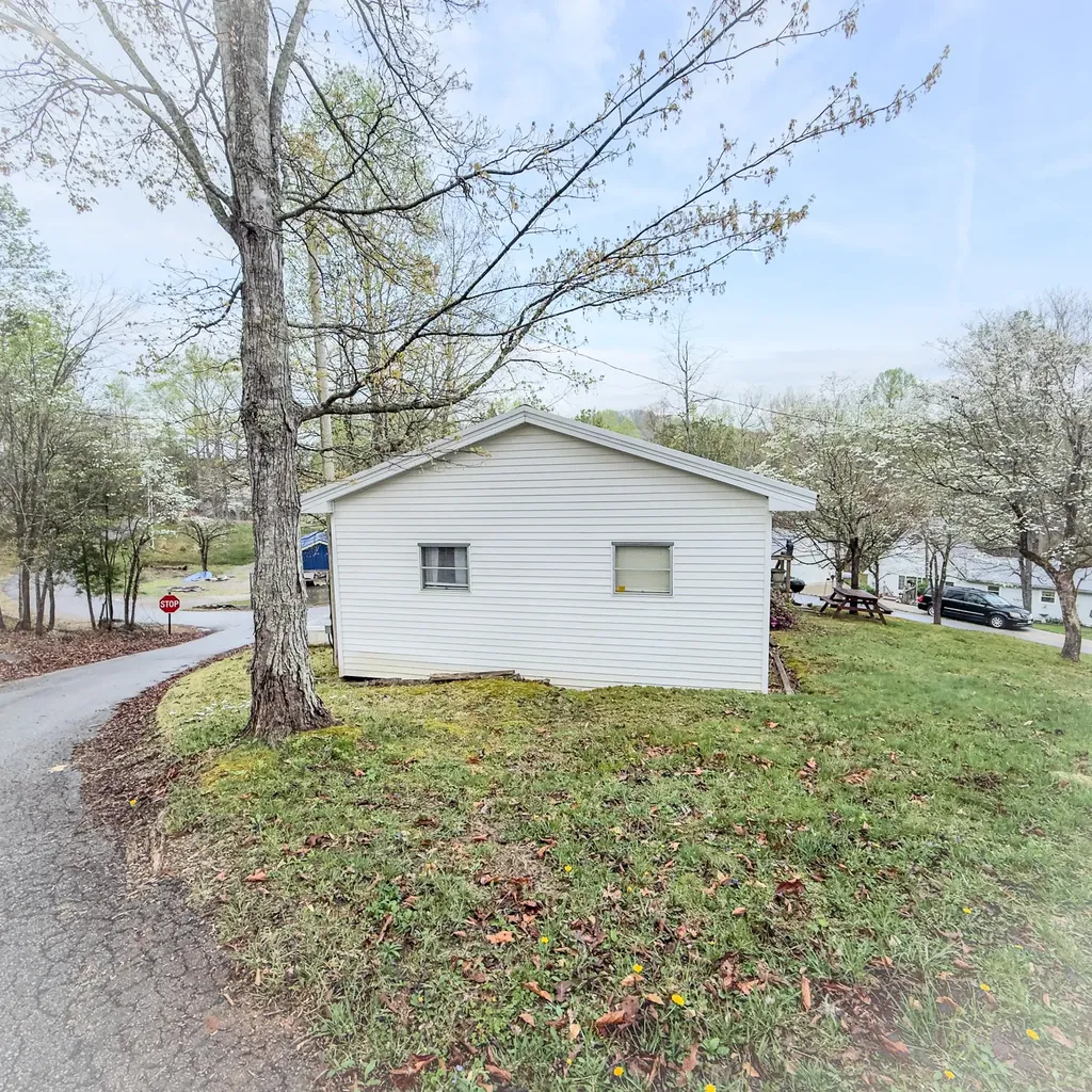210 Echo Road Bronston KY 42518