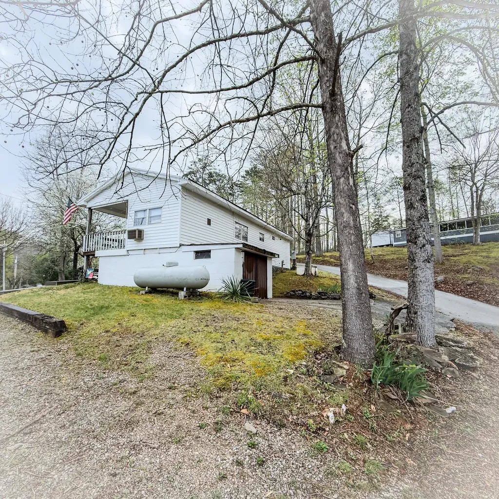 210 Echo Road Bronston KY 42518