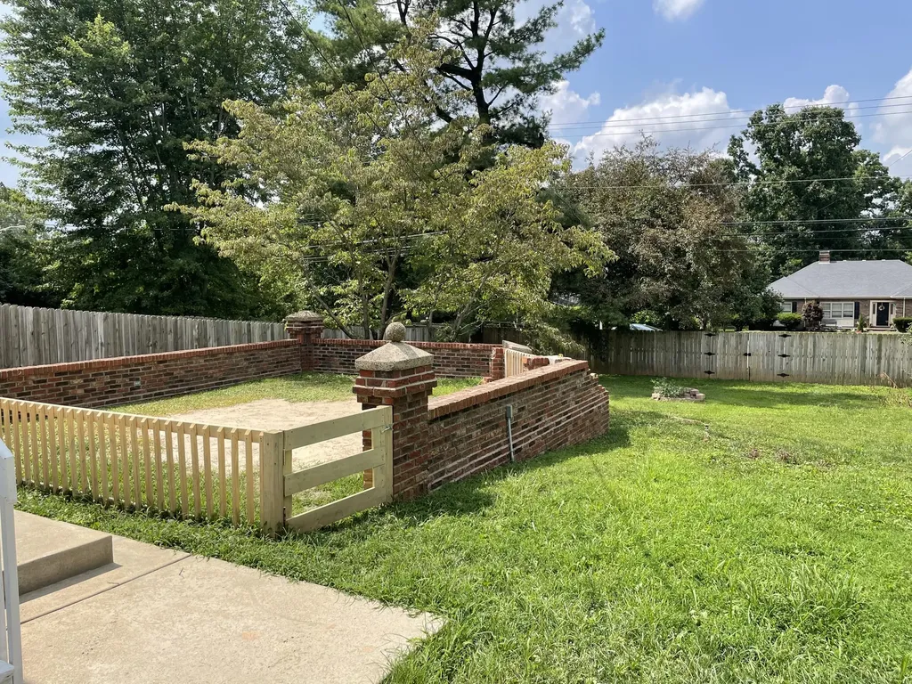 3421 Holwyn Road Lexington KY 40503