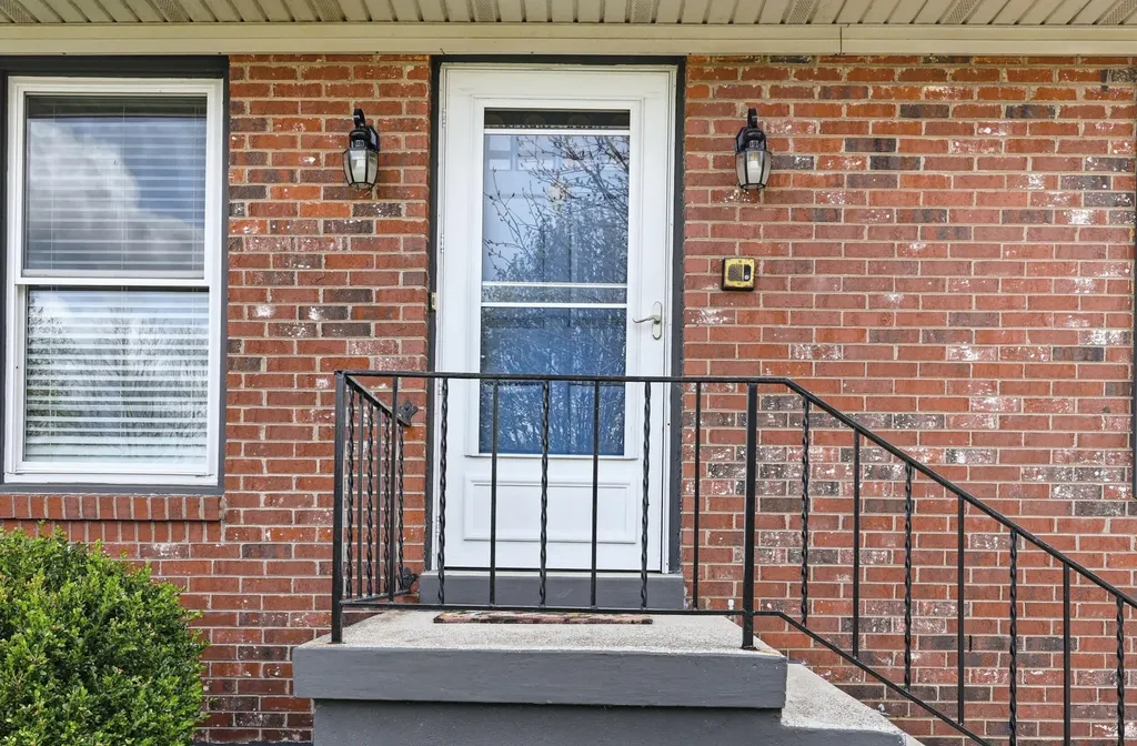 3268 Sutherland Drive Lexington KY 40517