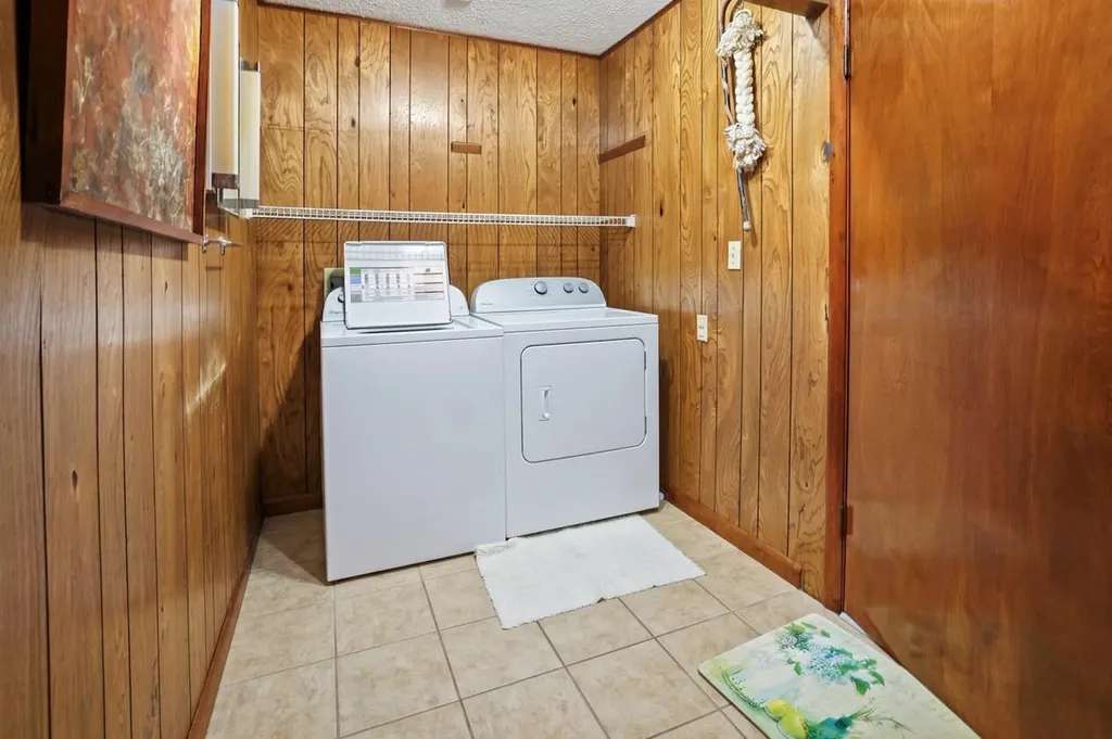 7199 W Highway 80 Nancy KY 42544