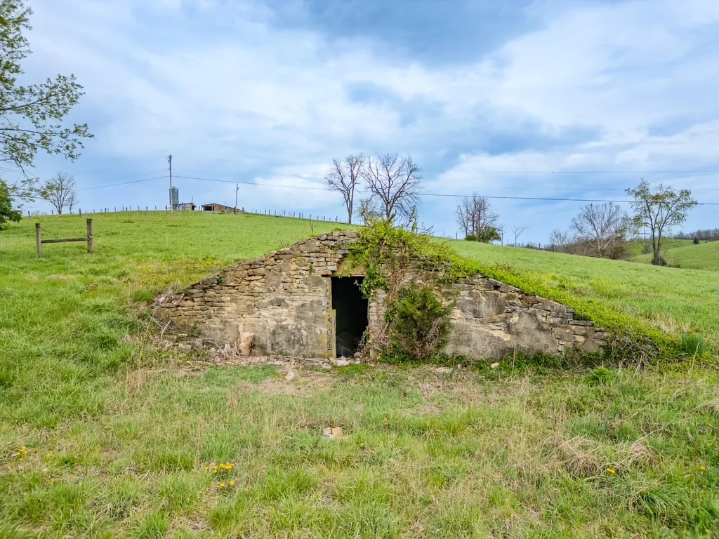 2996 Irvine Road Winchester KY 40391