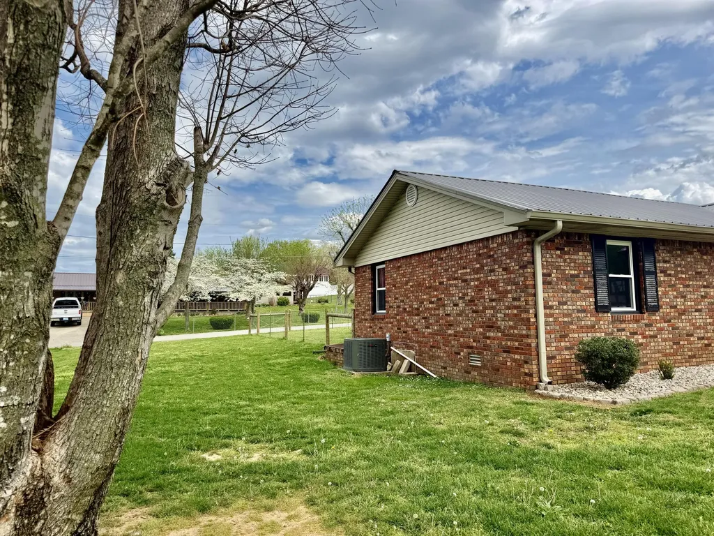 86 Pine Street Monticello KY 42633