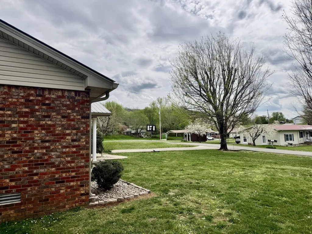 86 Pine Street Monticello KY 42633