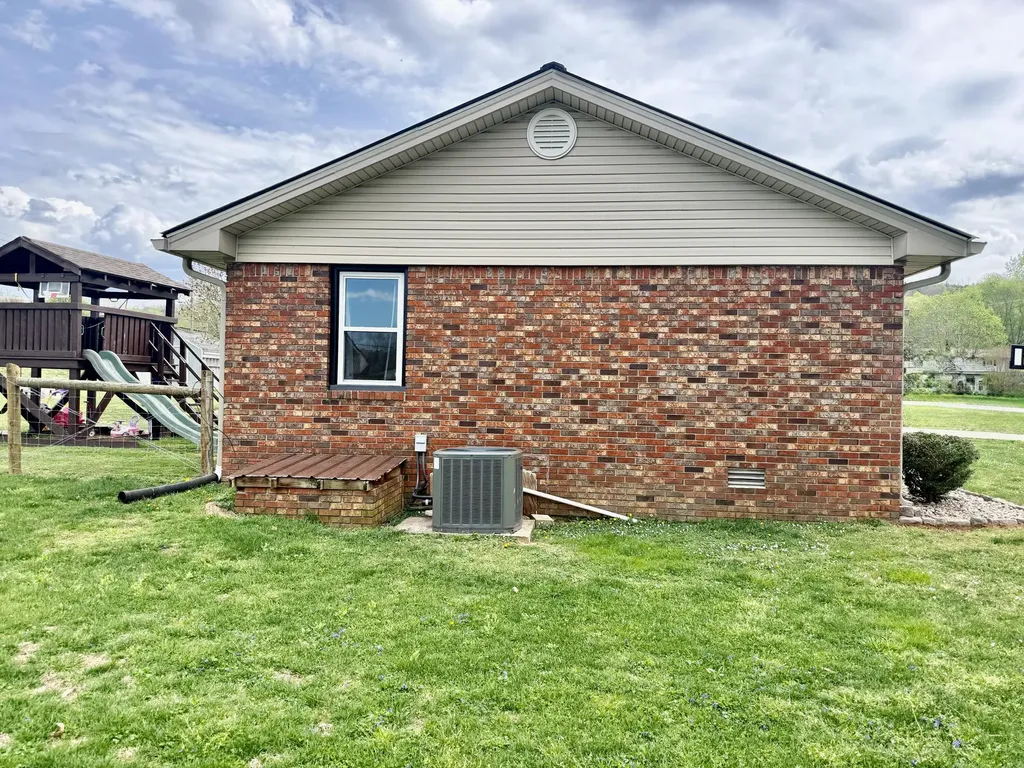 86 Pine Street Monticello KY 42633
