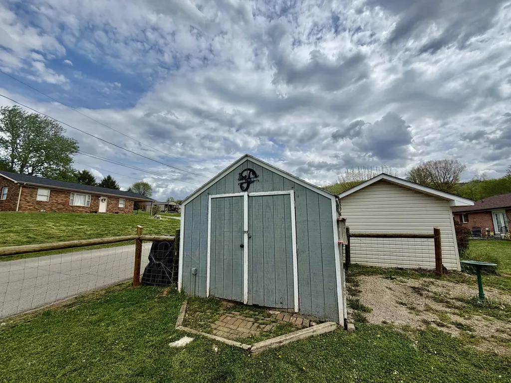 86 Pine Street Monticello KY 42633