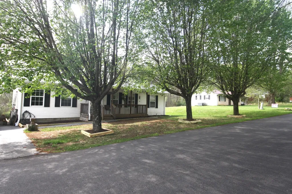 1742 Jackson County High School Road Mckee KY 40447