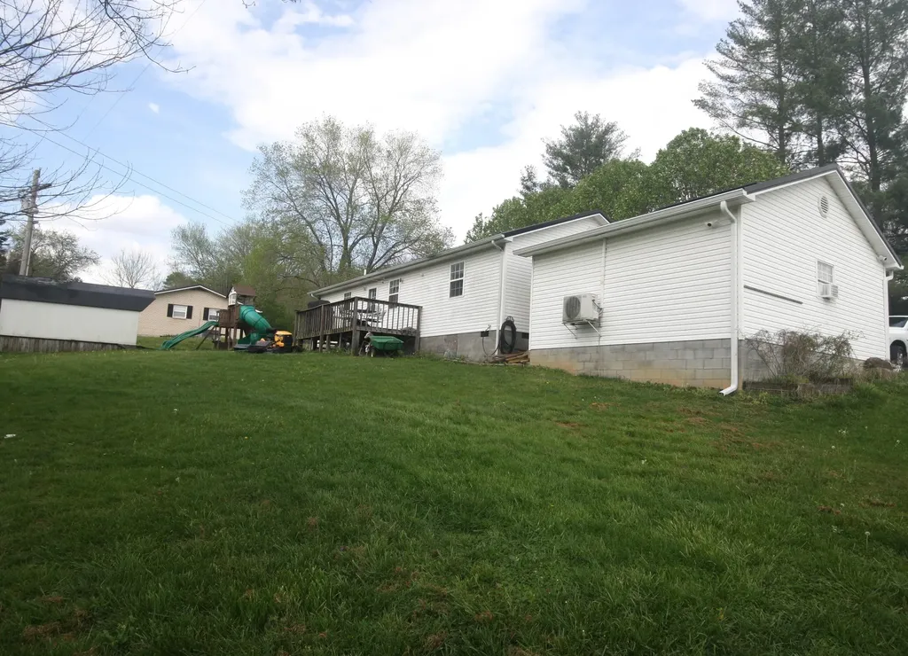1742 Jackson County High School Road Mckee KY 40447