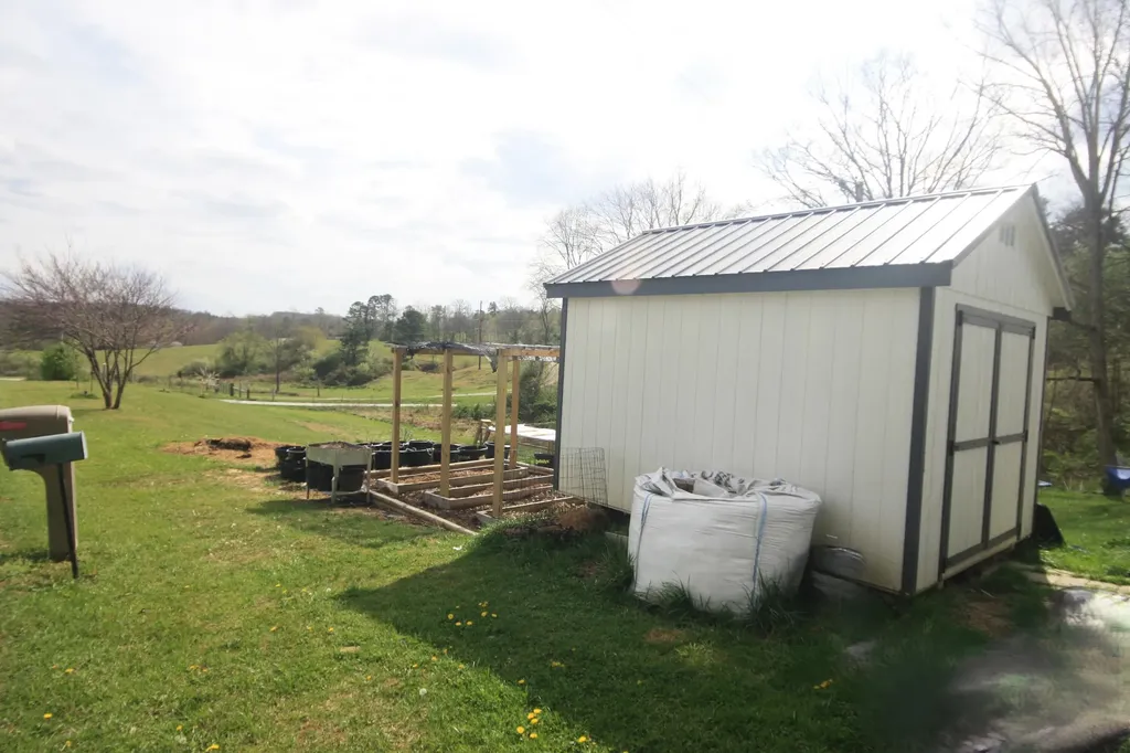 1742 Jackson County High School Road Mckee KY 40447