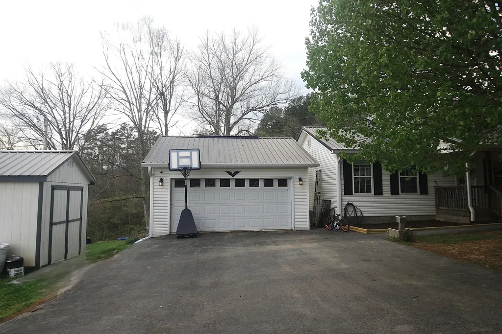 1742 Jackson County High School Road Mckee KY 40447