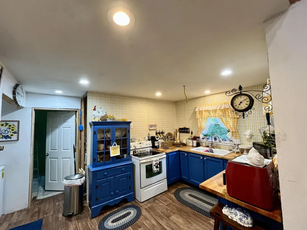 2789 Black Creek Road Clay City KY 40312