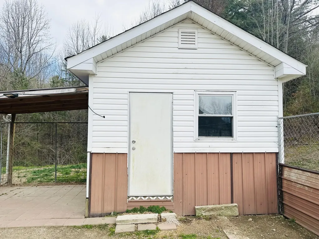 174 Collins Gibson Road Manchester KY 40962
