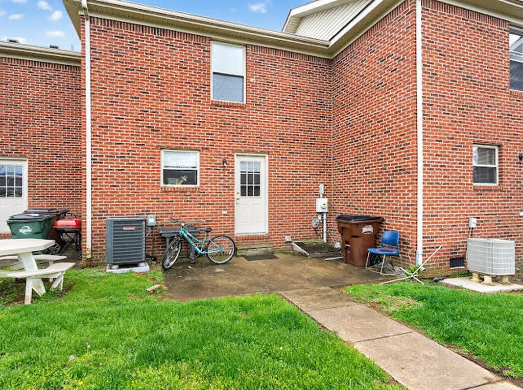 502 Tecumseh Trail Versailles KY 40383