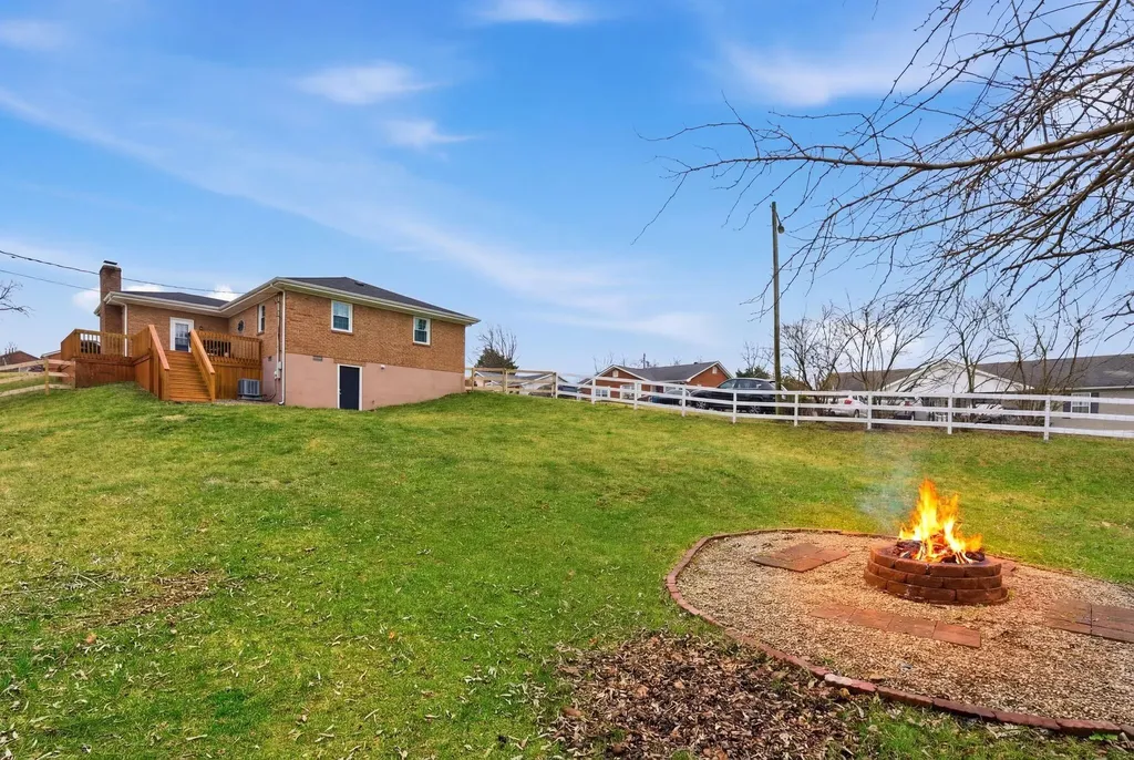 756 Hildeen Drive Harrodsburg KY 40330