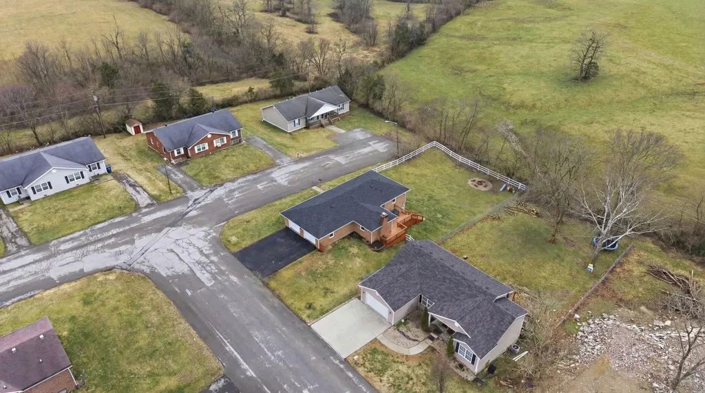 756 Hildeen Drive Harrodsburg KY 40330