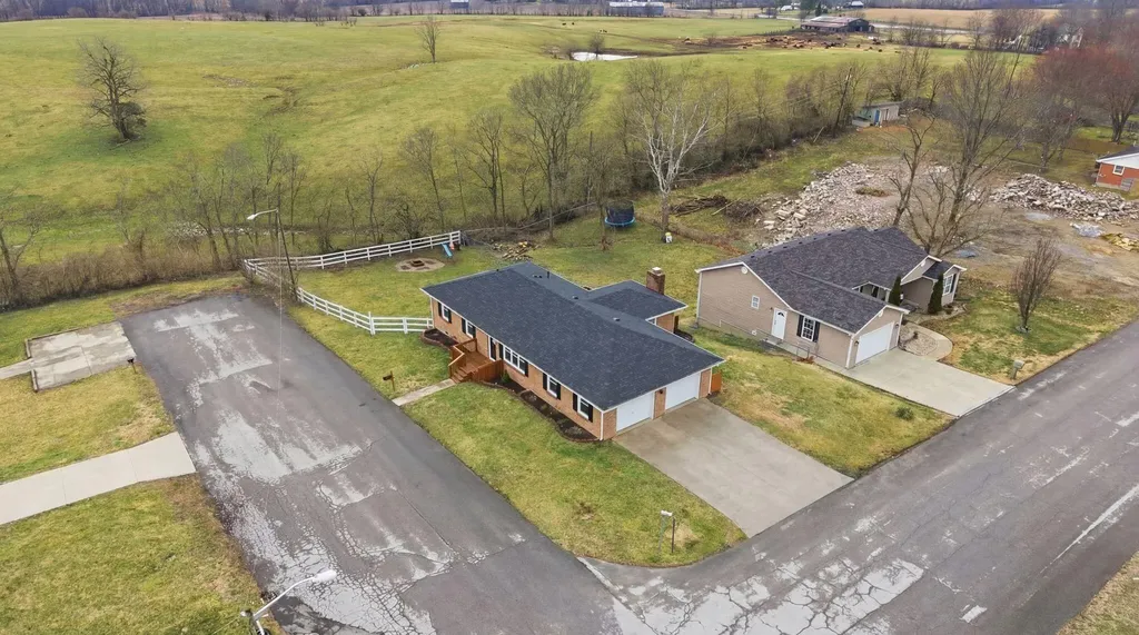 756 Hildeen Drive Harrodsburg KY 40330