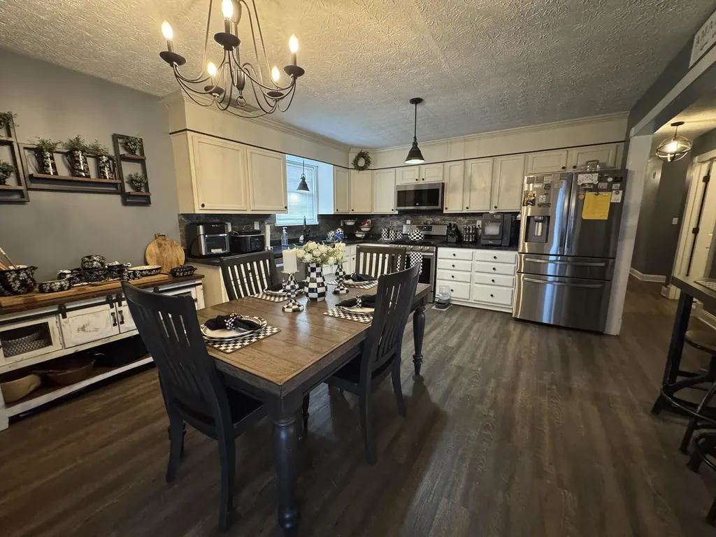 10 Amy Lane Russell Springs KY 42642