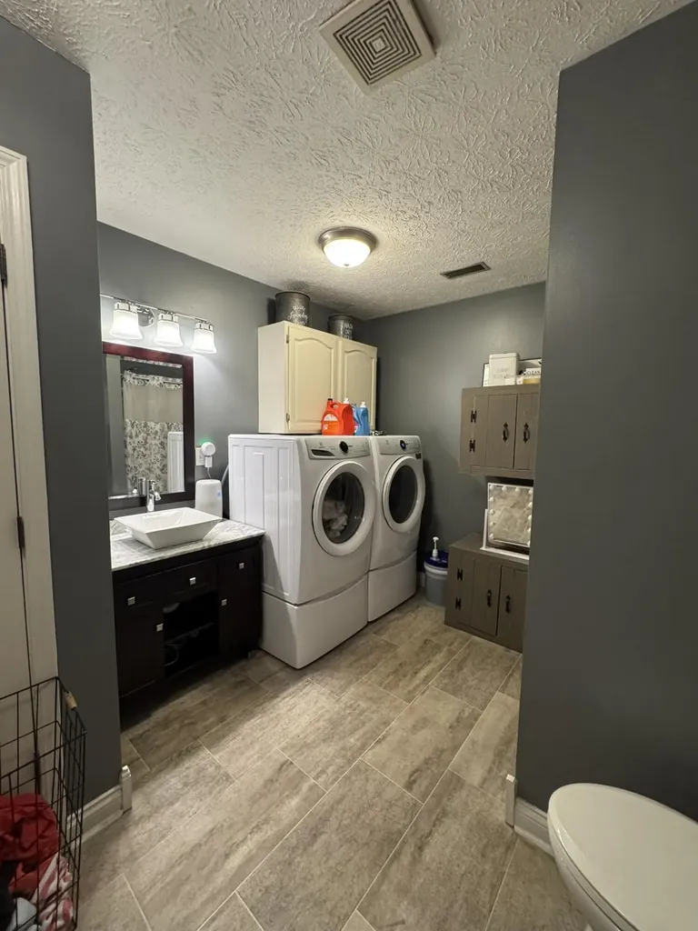 10 Amy Lane Russell Springs KY 42642