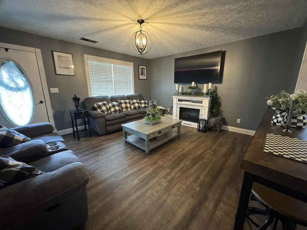 10 Amy Lane Russell Springs KY 42642