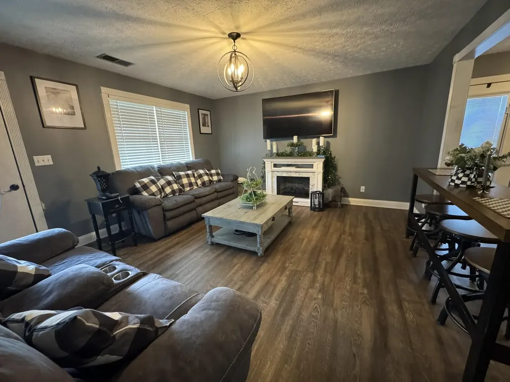 10 Amy Lane Russell Springs KY 42642