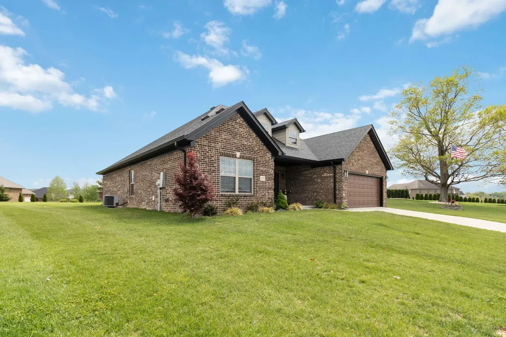 1039 Vineyard Way Berea KY 40403