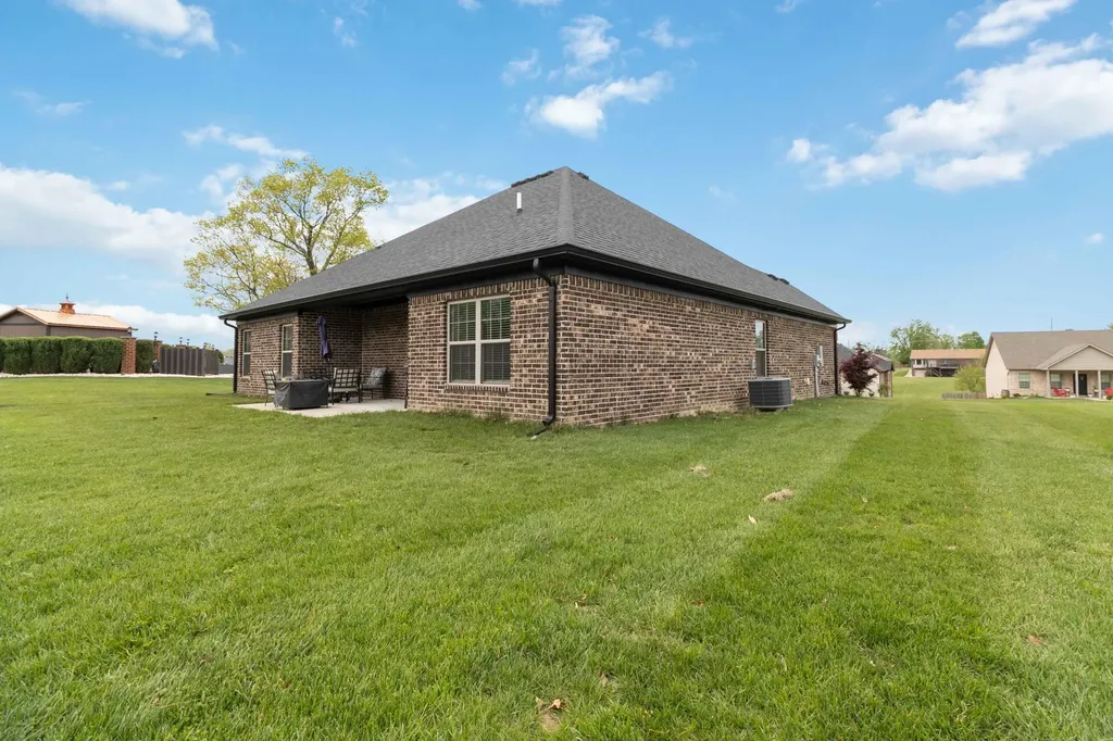 1039 Vineyard Way Berea KY 40403