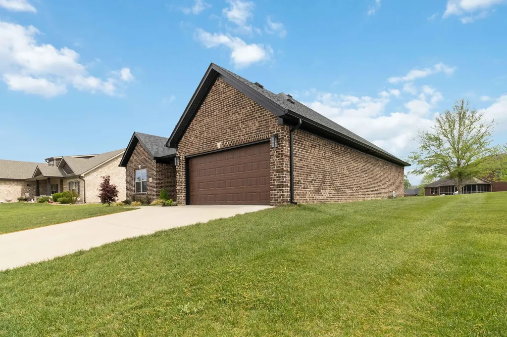 1039 Vineyard Way Berea KY 40403